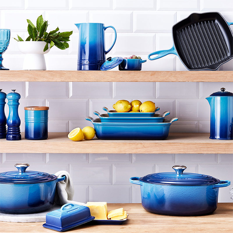 https://store.inoutcooking.com/125593/cast-iron-square-grillit-26cm-azure-blue-le-creuset.jpg